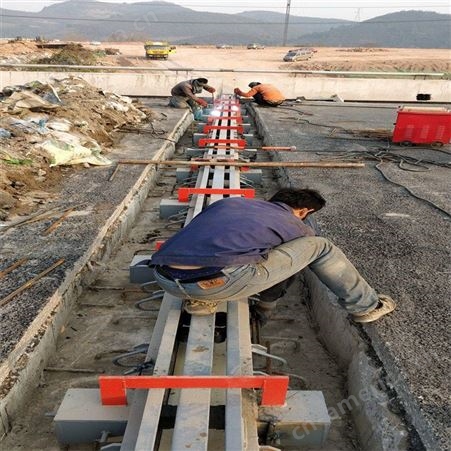优质更换桥梁伸缩缝施工团队 高效粘贴钢板行情